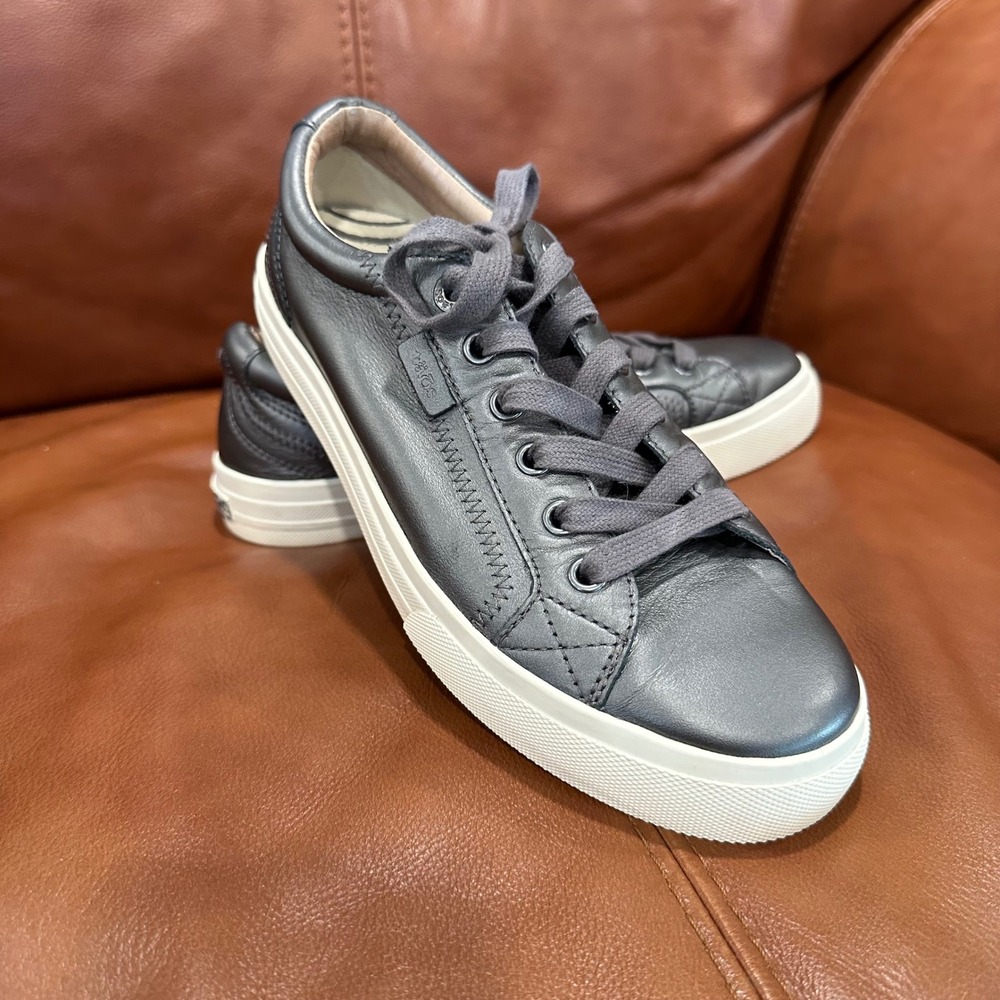 Taos Plim Soul Lux Sneakers Women Pewter Metallic Leather Supportive Chic 7.5